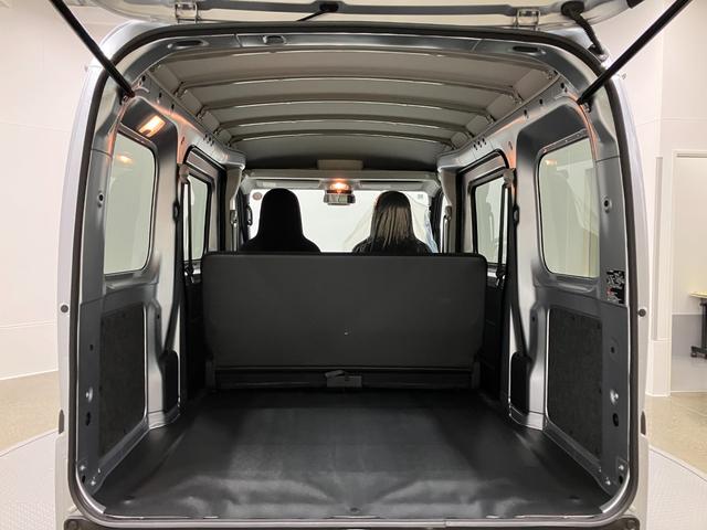 ハイゼットカーゴデラックス　４ＷＤ　ＣＶＴ　ＡＭ／ＦＭラジオデッキスマートアシスト・コーナーセンサー・３モード電子制御４ＷＤ（ＣＶＴ車）・荷室長１，９１５ｍｍ・荷室幅１，４１０ｍｍ・荷室高１，２５０ｍｍ・ハロゲンヘッドランプ・マニュアルエアコン（山梨県）の中古車