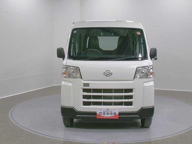 ハイゼットカーゴデラックス　４ＷＤ　ＣＶＴ　ＡＭ／ＦＭラジオデッキスマートアシスト・コーナーセンサー・３モード電子制御４ＷＤ（ＣＶＴ車）・荷室長１，９１５ｍｍ・荷室幅１，４１０ｍｍ・荷室高１，２５０ｍｍ・ハロゲンヘッドランプ・マニュアルエアコン（山梨県）の中古車