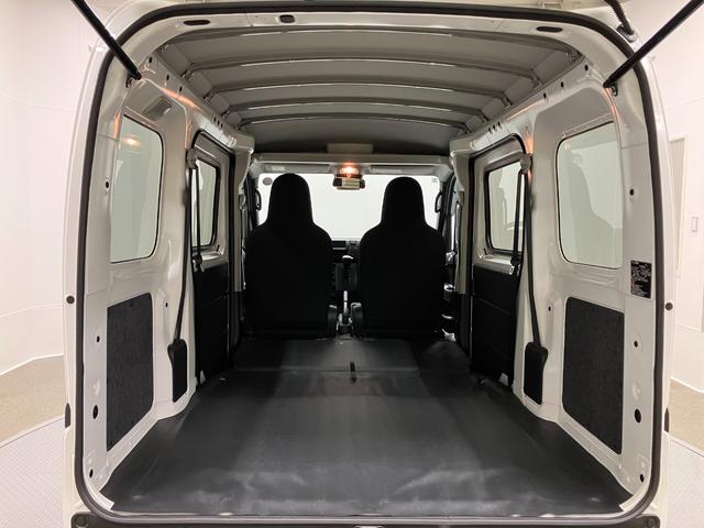 ハイゼットカーゴデラックス　４ＷＤ　ＣＶＴ　ＡＭ／ＦＭラジオデッキスマートアシスト・コーナーセンサー・３モード電子制御４ＷＤ（ＣＶＴ車）・荷室長１，９１５ｍｍ・荷室幅１，４１０ｍｍ・荷室高１，２５０ｍｍ・ハロゲンヘッドランプ・マニュアルエアコン（山梨県）の中古車