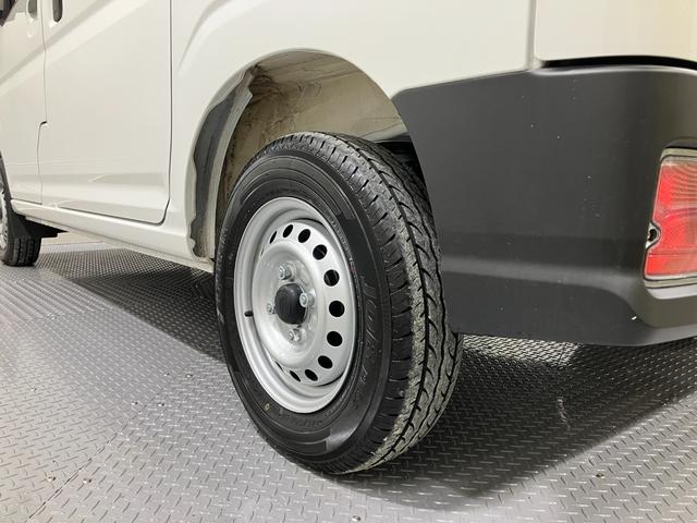 ハイゼットカーゴデラックス　４ＷＤ　ＣＶＴ　ＡＭ／ＦＭラジオデッキスマートアシスト・コーナーセンサー・３モード電子制御４ＷＤ（ＣＶＴ車）・荷室長１，９１５ｍｍ・荷室幅１，４１０ｍｍ・荷室高１，２５０ｍｍ・ハロゲンヘッドランプ・マニュアルエアコン（山梨県）の中古車