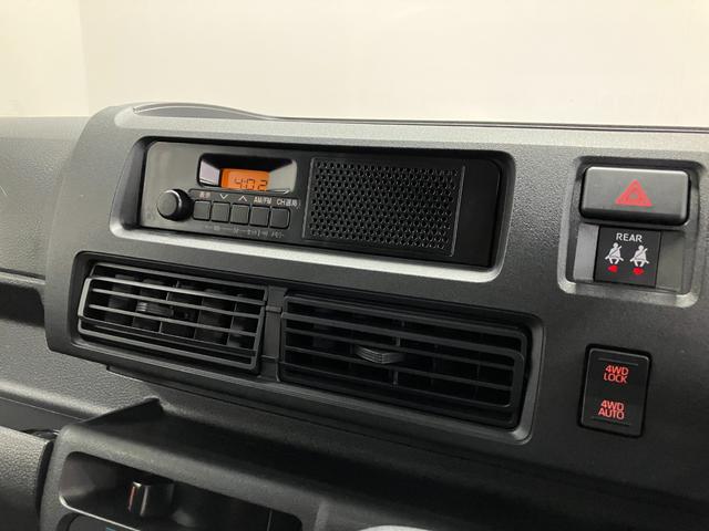 ハイゼットカーゴデラックス　４ＷＤ　ＣＶＴ　ＡＭ／ＦＭラジオデッキスマートアシスト・コーナーセンサー・３モード電子制御４ＷＤ（ＣＶＴ車）・荷室長１，９１５ｍｍ・荷室幅１，４１０ｍｍ・荷室高１，２５０ｍｍ・ハロゲンヘッドランプ・マニュアルエアコン（山梨県）の中古車