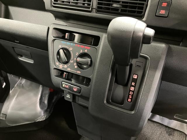 ハイゼットカーゴデラックス　４ＷＤ　ＣＶＴ　ＡＭ／ＦＭラジオデッキスマートアシスト・コーナーセンサー・３モード電子制御４ＷＤ（ＣＶＴ車）・荷室長１，９１５ｍｍ・荷室幅１，４１０ｍｍ・荷室高１，２５０ｍｍ・ハロゲンヘッドランプ・マニュアルエアコン（山梨県）の中古車