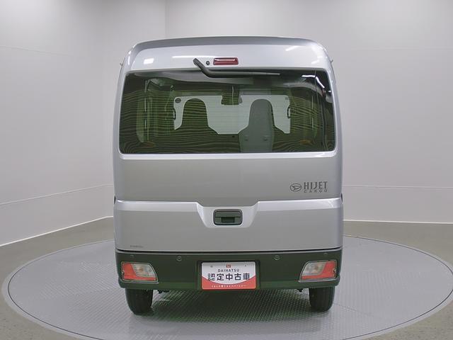 ハイゼットカーゴデラックス　４ＷＤ　ＣＶＴ　ＡＭ／ＦＭラジオデッキスマートアシスト・コーナーセンサー・３モード電子制御４ＷＤ（ＣＶＴ車）・荷室長１，９１５ｍｍ・荷室幅１，４１０ｍｍ・荷室高１，２５０ｍｍ・ハロゲンヘッドランプ・マニュアルエアコン（山梨県）の中古車