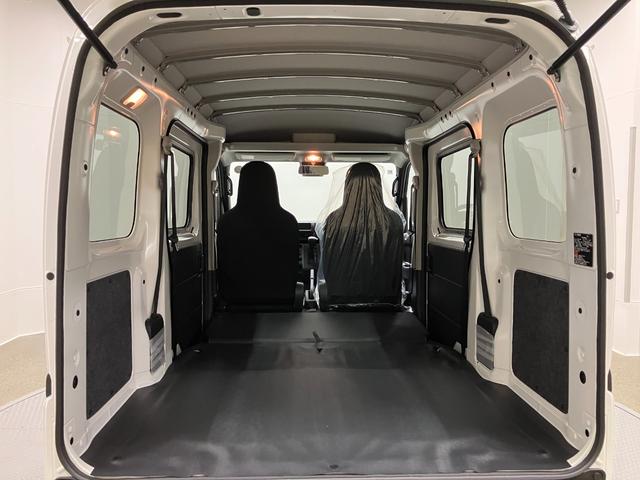 ハイゼットカーゴデラックス 4WD CVT AM/FMラジオデッキスマートアシスト・コーナーセンサー・3モード電子制御4WD(CVT車)・荷室長1,915mm・荷室幅1,410mm・荷室高1,250mm・ハロゲンヘッドランプ・マニュアルエアコン(山梨県)の中古車
