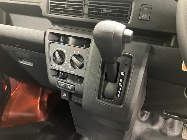 ハイゼットカーゴデラックス 4WD CVTスマートアシスト・コーナーセンサー・3モード電子制御4WD(CVT車)・荷室長1,915mm・荷室幅1,410mm・荷室高1,250mm・ハロゲンヘッドランプ・マニュアルエアコン(山梨県)の中古車