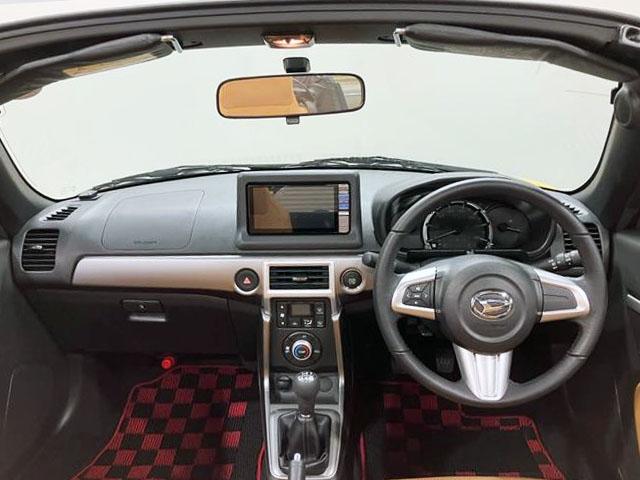 コペンセロ　ＣＶＴ　純正ナビ電動開閉式ルーフ・３気筒ＤＯＨＣターボ・７速スーパーアクティブシフト付ＣＶＴ・ヘッドレスト一体型スポーツシート・キーフリーシステム・ＬＥＤヘッドランプ・ＬＥＤリアコンビランプ・シートヒーター（山梨県）の中古車