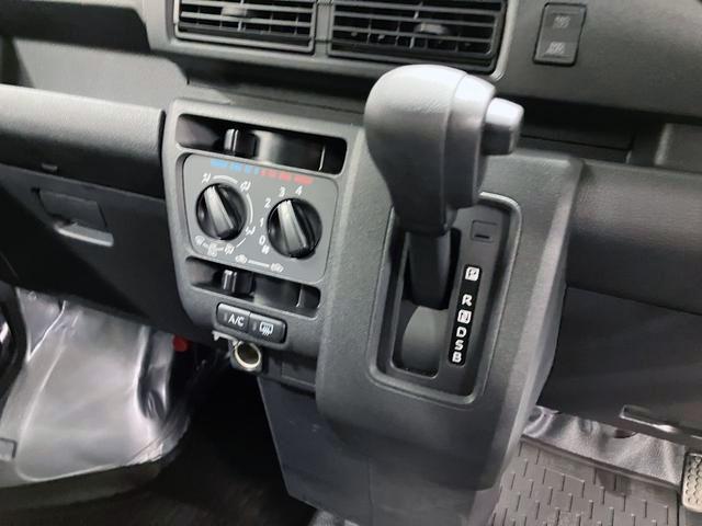 ハイゼットカーゴデラックス　４ＷＤ　ＣＶＴスマートアシスト・コーナーセンサー・３モード電子制御４ＷＤ（ＣＶＴ車）・荷室長１，９１５ｍｍ・荷室幅１，４１０ｍｍ・荷室高１，２５０ｍｍ・ハロゲンヘッドランプ・マニュアルエアコン（山梨県）の中古車