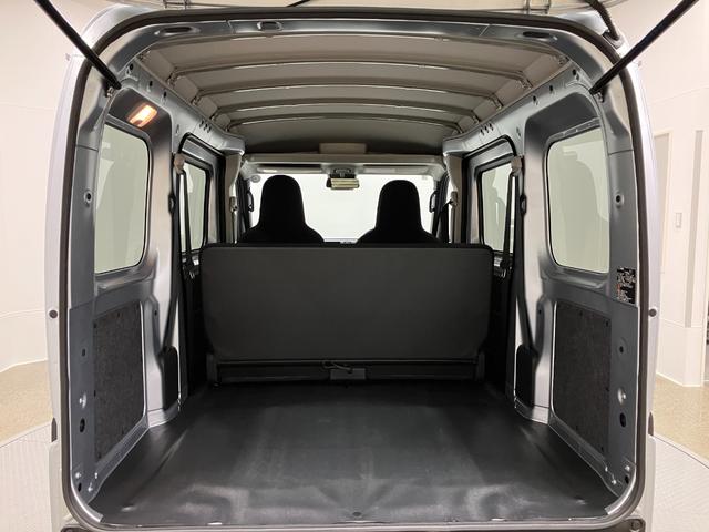 ハイゼットカーゴデラックス　４ＷＤ　ＣＶＴスマートアシスト・コーナーセンサー・３モード電子制御４ＷＤ（ＣＶＴ車）・荷室長１，９１５ｍｍ・荷室幅１，４１０ｍｍ・荷室高１，２５０ｍｍ・ハロゲンヘッドランプ・マニュアルエアコン（山梨県）の中古車