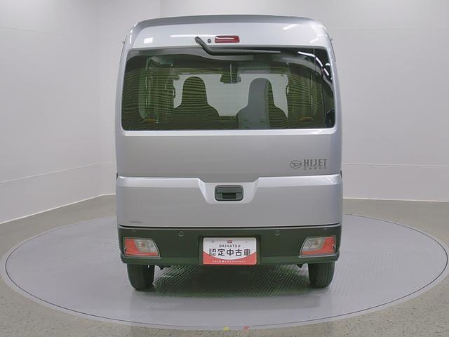 ハイゼットカーゴデラックス　４ＷＤ　ＣＶＴスマートアシスト・コーナーセンサー・３モード電子制御４ＷＤ（ＣＶＴ車）・荷室長１，９１５ｍｍ・荷室幅１，４１０ｍｍ・荷室高１，２５０ｍｍ・ハロゲンヘッドランプ・マニュアルエアコン（山梨県）の中古車