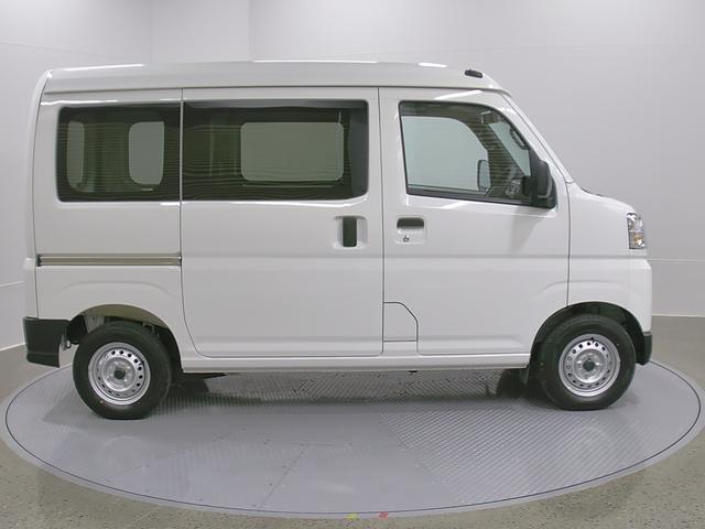 ハイゼットカーゴデラックス　４ＷＤ　ＣＶＴスマートアシスト・コーナーセンサー・３モード電子制御４ＷＤ（ＣＶＴ車）・荷室長１，９１５ｍｍ・荷室幅１，４１０ｍｍ・荷室高１，２５０ｍｍ・ハロゲンヘッドランプ・マニュアルエアコン（山梨県）の中古車