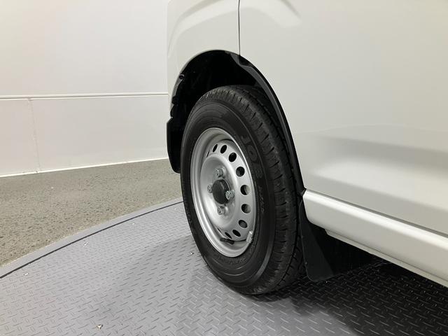 ハイゼットカーゴデラックス　４ＷＤ　ＣＶＴスマートアシスト・コーナーセンサー・３モード電子制御４ＷＤ（ＣＶＴ車）・荷室長１，９１５ｍｍ・荷室幅１，４１０ｍｍ・荷室高１，２５０ｍｍ・ハロゲンヘッドランプ・マニュアルエアコン（山梨県）の中古車
