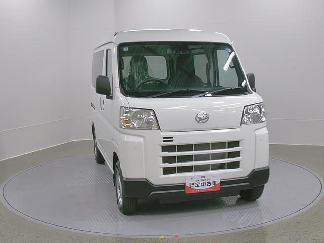 ハイゼットカーゴデラックス　４ＷＤ　ＣＶＴ　ＡＭ／ＦＭラジオデッキスマートアシスト・コーナーセンサー・３モード電子制御４ＷＤ（ＣＶＴ車）・荷室長１，９１５ｍｍ・荷室幅１，４１０ｍｍ・荷室高１，２５０ｍｍ・ハロゲンヘッドランプ・マニュアルエアコン（山梨県）の中古車