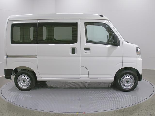 ハイゼットカーゴデラックス　４ＷＤ　ＣＶＴ　ＡＭ／ＦＭラジオデッキスマートアシスト・コーナーセンサー・３モード電子制御４ＷＤ（ＣＶＴ車）・荷室長１，９１５ｍｍ・荷室幅１，４１０ｍｍ・荷室高１，２５０ｍｍ・ハロゲンヘッドランプ・マニュアルエアコン（山梨県）の中古車
