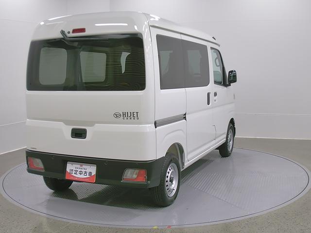 ハイゼットカーゴデラックス　４ＷＤ　ＣＶＴ　ＡＭ／ＦＭラジオデッキスマートアシスト・コーナーセンサー・３モード電子制御４ＷＤ（ＣＶＴ車）・荷室長１，９１５ｍｍ・荷室幅１，４１０ｍｍ・荷室高１，２５０ｍｍ・ハロゲンヘッドランプ・マニュアルエアコン（山梨県）の中古車