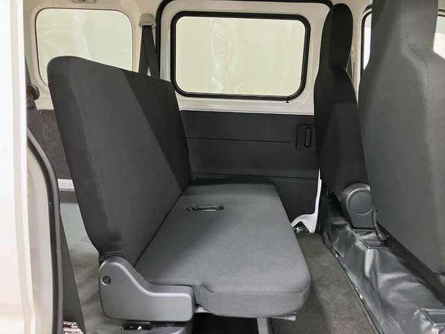 ハイゼットカーゴデラックス　４ＷＤ　ＣＶＴスマートアシスト・コーナーセンサー・３モード電子制御４ＷＤ（ＣＶＴ車）・荷室長１，９１５ｍｍ・荷室幅１，４１０ｍｍ・荷室高１，２５０ｍｍ・ハロゲンヘッドランプ・マニュアルエアコン（山梨県）の中古車