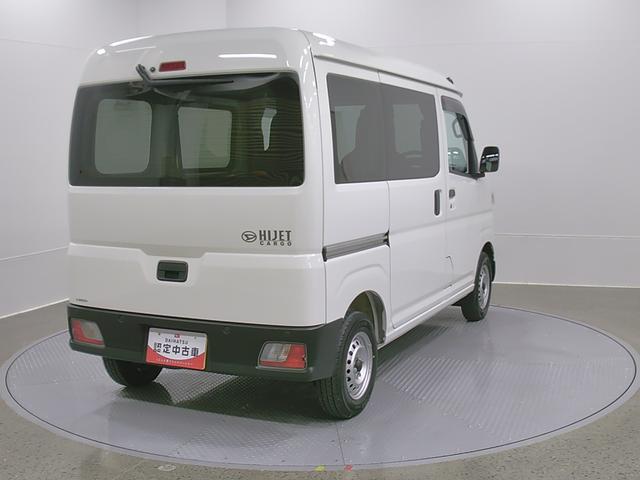 ハイゼットカーゴデラックス　４ＷＤ　ＣＶＴスマートアシスト・コーナーセンサー・３モード電子制御４ＷＤ（ＣＶＴ車）・荷室長１，９１５ｍｍ・荷室幅１，４１０ｍｍ・荷室高１，２５０ｍｍ・ハロゲンヘッドランプ・マニュアルエアコン（山梨県）の中古車