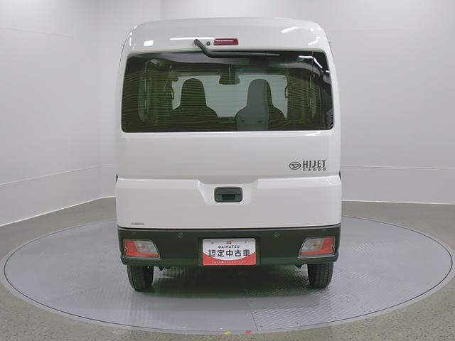 ハイゼットカーゴデラックス　４ＷＤ　ＣＶＴスマートアシスト・コーナーセンサー・３モード電子制御４ＷＤ（ＣＶＴ車）・荷室長１，９１５ｍｍ・荷室幅１，４１０ｍｍ・荷室高１，２５０ｍｍ・ハロゲンヘッドランプ・マニュアルエアコン（山梨県）の中古車