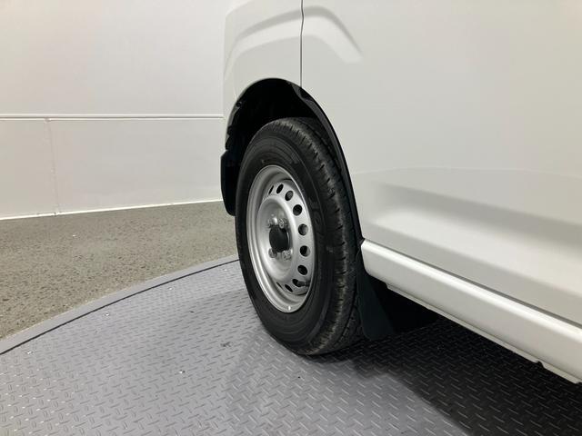 ハイゼットカーゴデラックス　４ＷＤ　ＣＶＴスマートアシスト・コーナーセンサー・３モード電子制御４ＷＤ（ＣＶＴ車）・荷室長１，９１５ｍｍ・荷室幅１，４１０ｍｍ・荷室高１，２５０ｍｍ・ハロゲンヘッドランプ・マニュアルエアコン（山梨県）の中古車