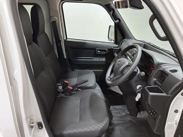 ハイゼットカーゴデラックス 4WD CVTスマートアシスト・コーナーセンサー・3モード電子制御4WD(CVT車)・荷室長1,915mm・荷室幅1,410mm・荷室高1,250mm・ハロゲンヘッドランプ・マニュアルエアコン(山梨県)の中古車