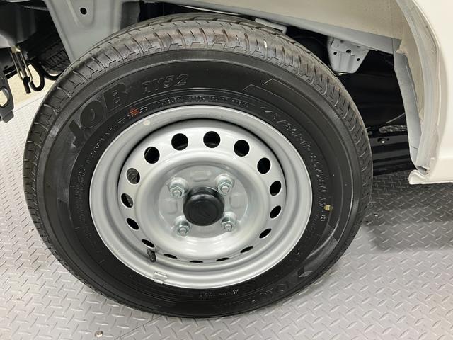 ハイゼットカーゴデラックス 4WD CVTスマートアシスト・コーナーセンサー・3モード電子制御4WD(CVT車)・荷室長1,915mm・荷室幅1,410mm・荷室高1,250mm・ハロゲンヘッドランプ・マニュアルエアコン(山梨県)の中古車