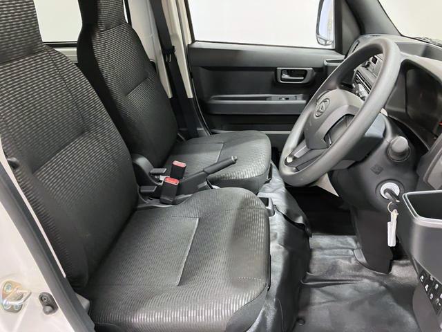 ハイゼットカーゴデラックス 4WD CVTスマートアシスト・コーナーセンサー・3モード電子制御4WD(CVT車)・荷室長1,915mm・荷室幅1,410mm・荷室高1,250mm・ハロゲンヘッドランプ・マニュアルエアコン(山梨県)の中古車