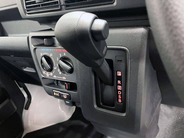 ハイゼットカーゴデラックス 4WD CVTスマートアシスト・コーナーセンサー・3モード電子制御4WD(CVT車)・荷室長1,915mm・荷室幅1,410mm・荷室高1,250mm・ハロゲンヘッドランプ・マニュアルエアコン(山梨県)の中古車