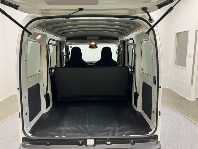 ハイゼットカーゴデラックス 4WD CVTスマートアシスト・コーナーセンサー・3モード電子制御4WD(CVT車)・荷室長1,915mm・荷室幅1,410mm・荷室高1,250mm・ハロゲンヘッドランプ・マニュアルエアコン(山梨県)の中古車