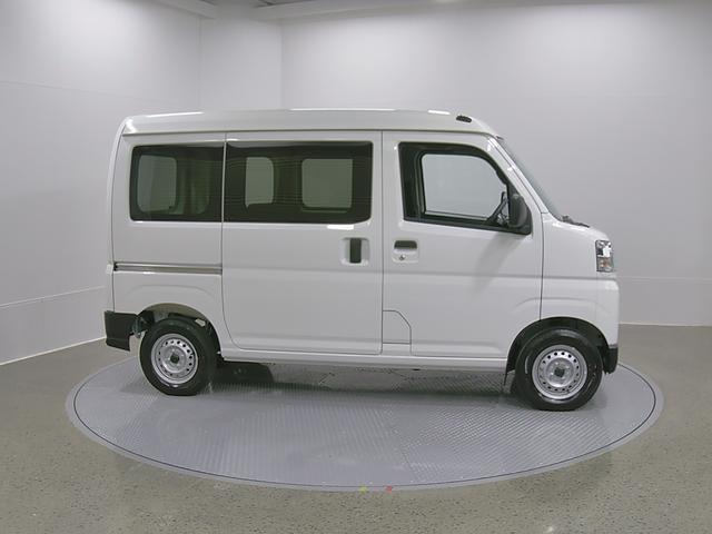 ハイゼットカーゴデラックス 4WD CVTスマートアシスト・コーナーセンサー・3モード電子制御4WD(CVT車)・荷室長1,915mm・荷室幅1,410mm・荷室高1,250mm・ハロゲンヘッドランプ・マニュアルエアコン(山梨県)の中古車