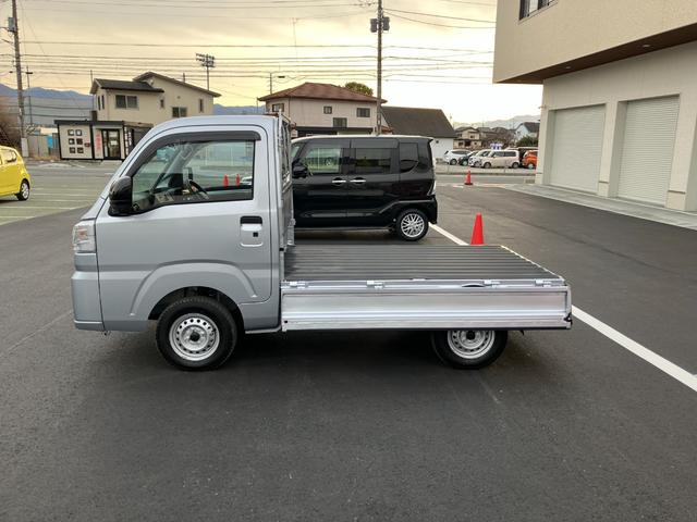 ハイゼットトラックスタンダード 4WD MTスマートアシスト・・荷台フロア長2,030mm・荷台幅1,410mm・防錆鋼鈑・ハロゲンヘッドランプ・マニュアルエアコン(山梨県)の中古車