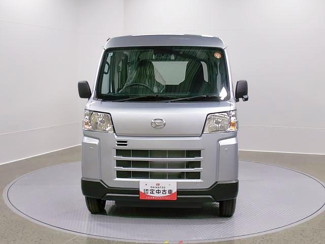 ハイゼットカーゴデラックス　４ＷＤ　ＣＶＴ　ＡＭ／ＦＭラジオデッキスマートアシスト・コーナーセンサー・３モード電子制御４ＷＤ（ＣＶＴ車）・荷室長１，９１５ｍｍ・荷室幅１，４１０ｍｍ・荷室高１，２５０ｍｍ・ハロゲンヘッドランプ・マニュアルエアコン（山梨県）の中古車