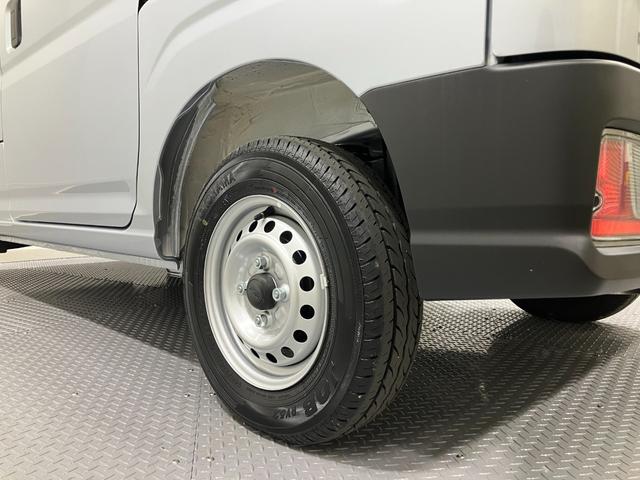ハイゼットカーゴデラックス　４ＷＤ　ＣＶＴ　ＡＭ／ＦＭラジオデッキスマートアシスト・コーナーセンサー・３モード電子制御４ＷＤ（ＣＶＴ車）・荷室長１，９１５ｍｍ・荷室幅１，４１０ｍｍ・荷室高１，２５０ｍｍ・ハロゲンヘッドランプ・マニュアルエアコン（山梨県）の中古車