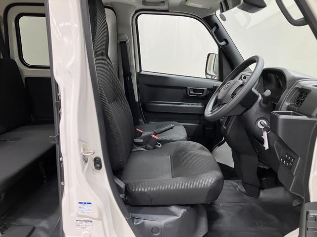 ハイゼットカーゴデラックス　４ＷＤ　ＣＶＴスマートアシスト・コーナーセンサー・３モード電子制御４ＷＤ（ＣＶＴ車）・荷室長１，９１５ｍｍ・荷室幅１，４１０ｍｍ・荷室高１，２５０ｍｍ・ハロゲンヘッドランプ・マニュアルエアコン（山梨県）の中古車