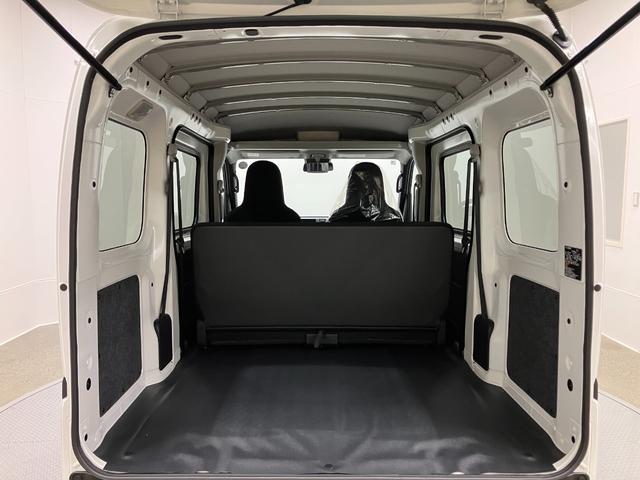ハイゼットカーゴデラックス　４ＷＤ　ＣＶＴスマートアシスト・コーナーセンサー・３モード電子制御４ＷＤ（ＣＶＴ車）・荷室長１，９１５ｍｍ・荷室幅１，４１０ｍｍ・荷室高１，２５０ｍｍ・ハロゲンヘッドランプ・マニュアルエアコン（山梨県）の中古車