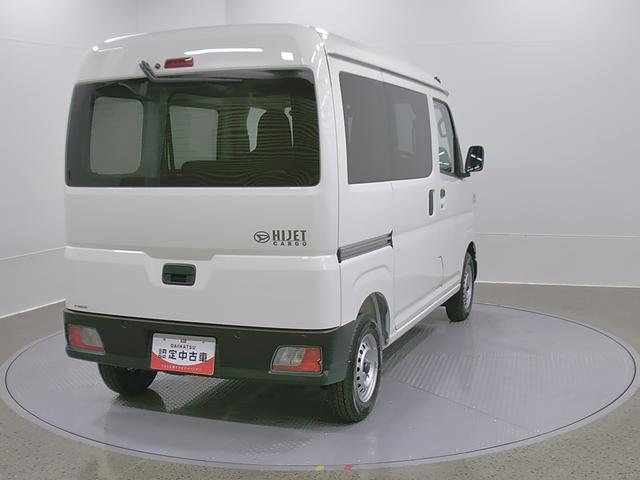 ハイゼットカーゴデラックス　４ＷＤ　ＣＶＴスマートアシスト・コーナーセンサー・３モード電子制御４ＷＤ（ＣＶＴ車）・荷室長１，９１５ｍｍ・荷室幅１，４１０ｍｍ・荷室高１，２５０ｍｍ・ハロゲンヘッドランプ・マニュアルエアコン（山梨県）の中古車