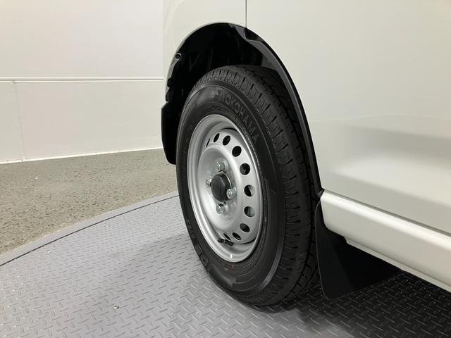 ハイゼットカーゴデラックス　４ＷＤ　ＣＶＴスマートアシスト・コーナーセンサー・３モード電子制御４ＷＤ（ＣＶＴ車）・荷室長１，９１５ｍｍ・荷室幅１，４１０ｍｍ・荷室高１，２５０ｍｍ・ハロゲンヘッドランプ・マニュアルエアコン（山梨県）の中古車