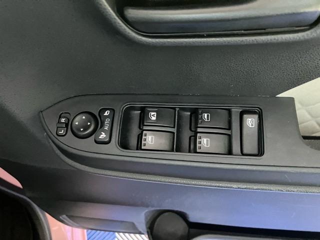 タントXアウトレット車・片側電動スライドドア・プッシュボタンスタート・ステアリングスイッチ・オートエアコン・キーフリーシステム・ベンチシート・シートヒーター・パワーウィンドウ(佐賀県)の中古車