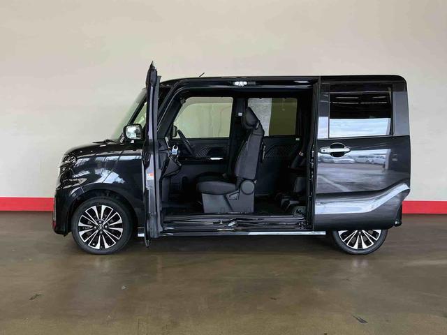 タントカスタムＲＳ（車内　消臭・抗菌　処理済）　衝突被害軽減システム　４ＷＤ　両側パワースライドドア　ナビ　バックカメラ　アルミホイール　キーフリーシステム（新潟県）の中古車