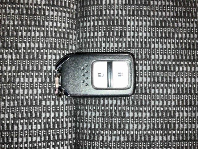 フィット１３Ｇ・Ｆパッケージ　コンフォートエディション（車内　消臭・抗菌　処理済）　ナビ　バックカメラ　スマートキー（新潟県）の中古車