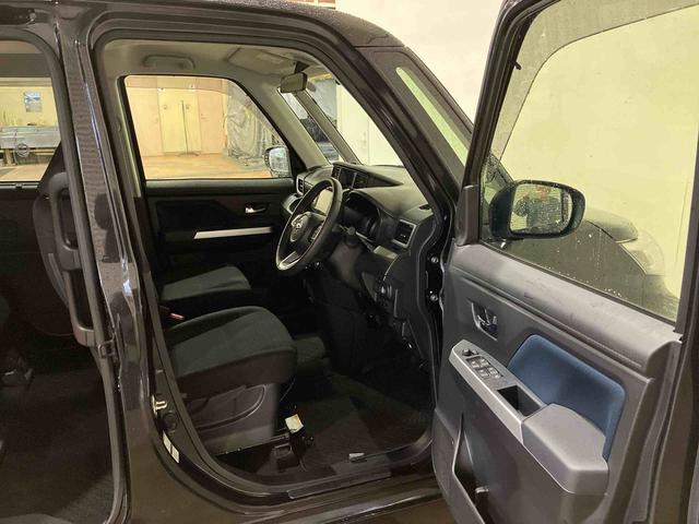 トールカスタムＧ（車内　消臭・抗菌　処理済）　衝突被害軽減システム　４ＷＤ　両側パワースライドドア　ナビ　パノラマモニター　アルミホイール　キーフリーシステム（新潟県）の中古車