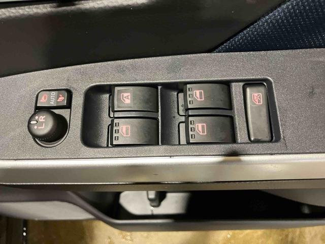 トールカスタムＧ（車内　消臭・抗菌　処理済）　衝突被害軽減システム　４ＷＤ　両側パワースライドドア　ナビ　パノラマモニター　アルミホイール　キーフリーシステム（新潟県）の中古車