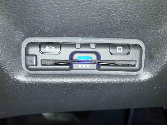 フィットホーム(車内 消臭・抗菌 処理済) 衝突被害軽減システム 4WD ナビ バックカメラ スマートキー(新潟県)の中古車