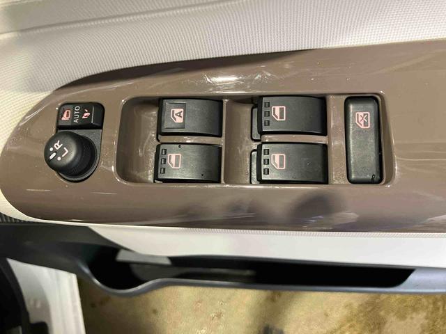 ムーヴキャンバスGメイクアップリミテッド SAIII(車内 消臭・抗菌 処理済) 衝突被害軽減システム 4WD 両側パワースライドドア ナビ パノラマモニター キーフリーシステム(新潟県)の中古車