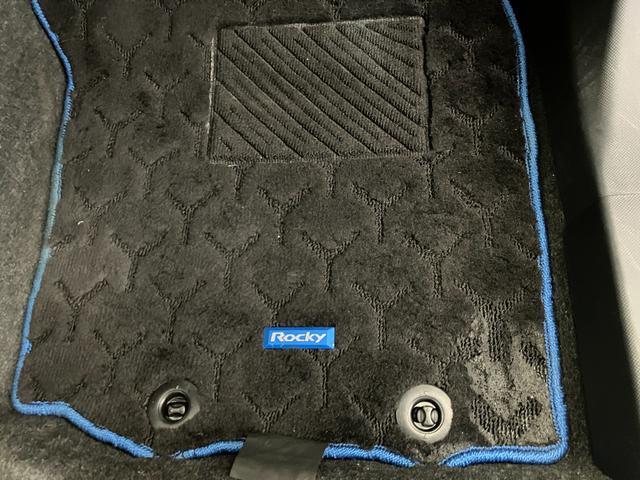 ロッキープレミアムＧ　ＨＥＶワンオーナー　純正ナビ　純正ＥＴＣ　純正ドライブレコーダー　パノラマモニター　運転席・助手席シートヒーター　アダプティブクルーズコントロール　純正１７インチアルミホイール　電動パーキングブレーキ（香川県）の中古車