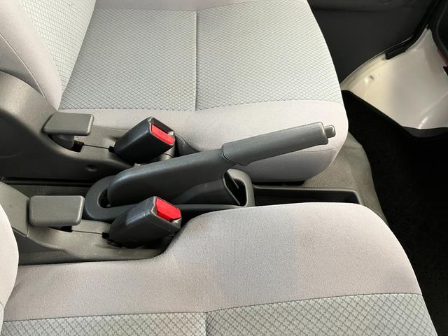 ハイゼットカーゴＤＸＡＭ／ＦＭラジオ　両側スライドドア　フロントパワーウィンドウ　キーレスエントリー　ハロゲンヘッドライト　取扱説明書　メンテナンスノート（香川県）の中古車