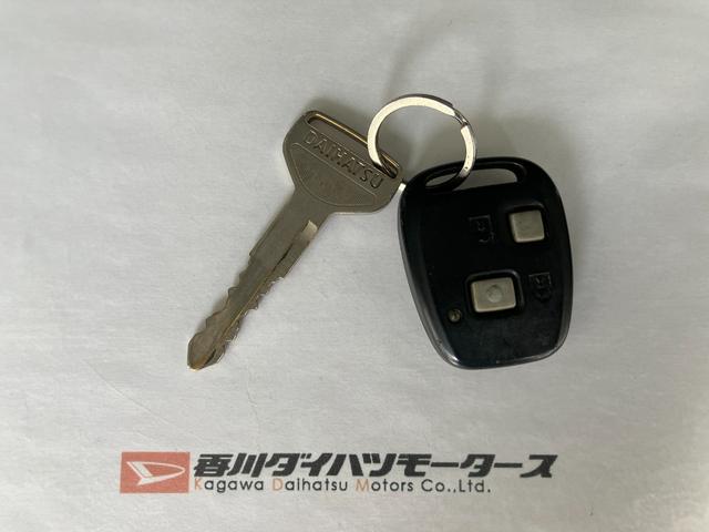 ハイゼットカーゴＤＸＡＭ／ＦＭラジオ　両側スライドドア　フロントパワーウィンドウ　キーレスエントリー　ハロゲンヘッドライト　取扱説明書　メンテナンスノート（香川県）の中古車