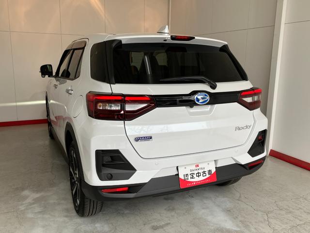 ロッキープレミアムＧ　ＨＥＶワンオーナー　パノラマモニター対応カメラ　アダプティブクルーズコントロール　運転席・助手席シートヒーター　電動パーキングブレーキ　オートブレーキホールド　純正１７インチアルミホイール　スマートキー（香川県）の中古車