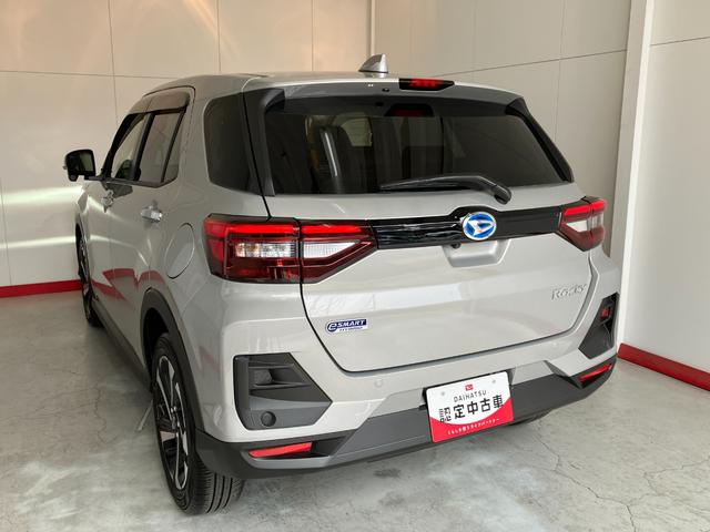 ロッキープレミアムＧ　ＨＥＶワンオーナー　パノラマモニター対応カメラ　アダプティブクルーズコントロール　電動パーキングブレーキ　オートブレーキホールド　運転席・助手席シートヒーター　純正１７インチアルミホイール　スマートキー（香川県）の中古車