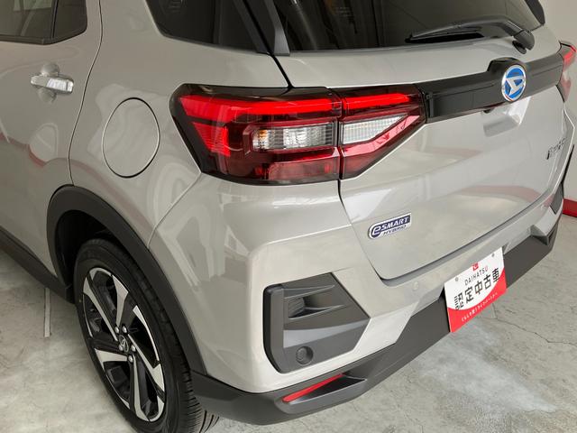 ロッキープレミアムＧ　ＨＥＶワンオーナー　パノラマモニター対応カメラ　アダプティブクルーズコントロール　電動パーキングブレーキ　オートブレーキホールド　運転席・助手席シートヒーター　純正１７インチアルミホイール　スマートキー（香川県）の中古車