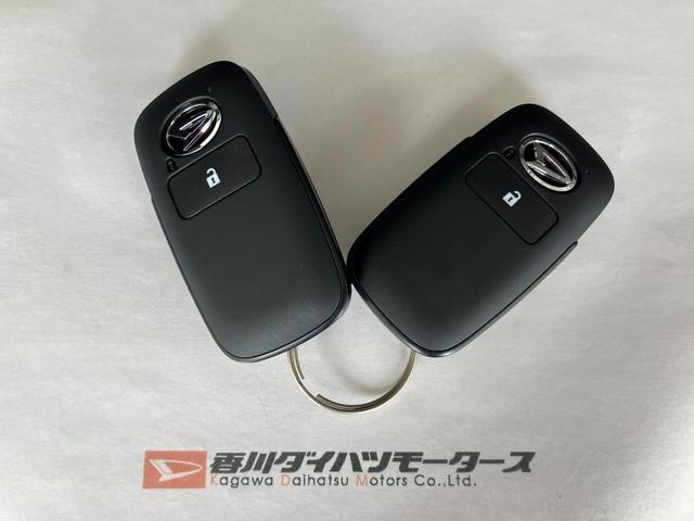 ロッキープレミアムＧ　ＨＥＶワンオーナー　パノラマモニター対応カメラ　アダプティブクルーズコントロール　電動パーキングブレーキ　オートブレーキホールド　運転席・助手席シートヒーター　純正１７インチアルミホイール　スマートキー（香川県）の中古車