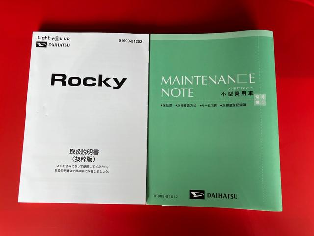 ロッキープレミアムＧ　ＨＥＶワンオーナー　パノラマモニター対応カメラ　アダプティブクルーズコントロール　電動パーキングブレーキ　オートブレーキホールド　運転席・助手席シートヒーター　純正１７インチアルミホイール　スマートキー（香川県）の中古車